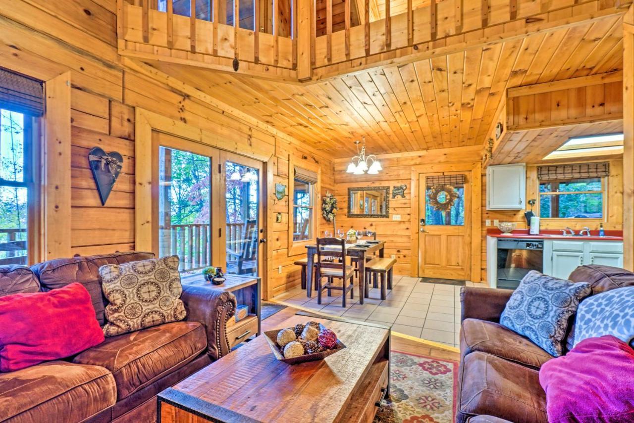 Grin N Bear It Cabin With Hot Tub And Fire Pit! Pigeon Forge Exterior foto
